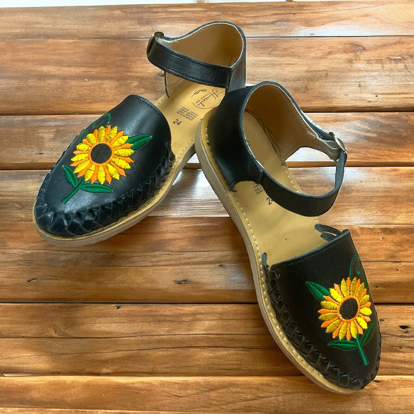 Huaraches con hebilla estilo girasol