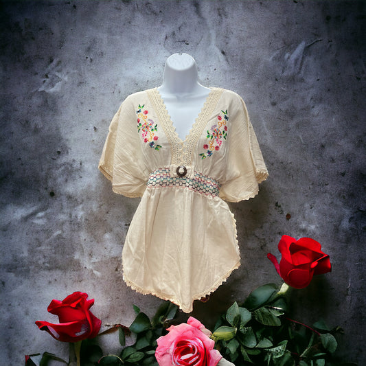 Floral Hand Embroidered Butterfly Sleeve Top. 5 de Mayo. Embroidered Floral Top. Artisanal Blouse. Typical Ecuadorian Blouse.
